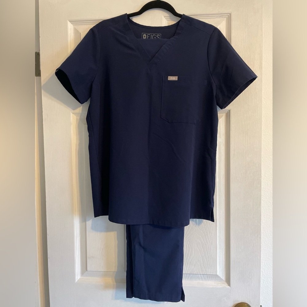 FIGS Scrubs Navy Set - Women’s Medium